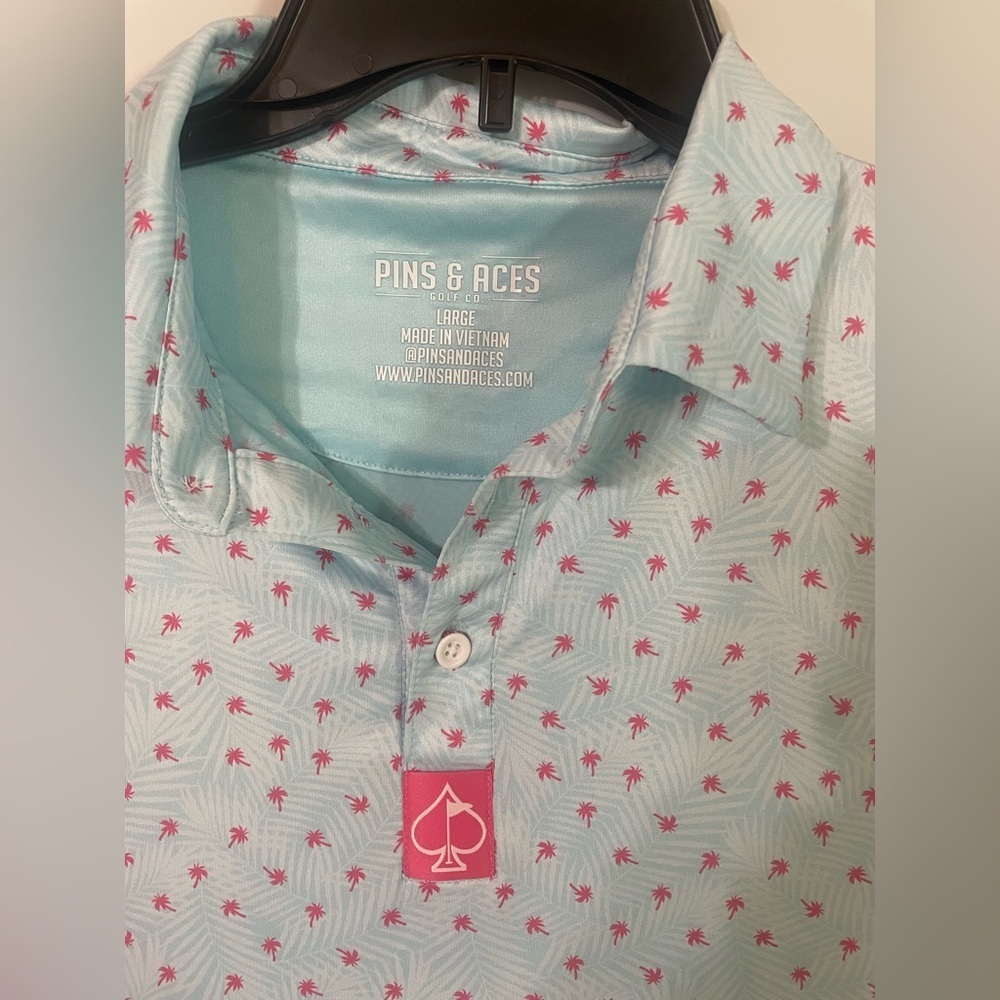 Pins & Aces Palm Sunday Blue Golf Polo Size Large Palm Trees Athletic SPF 45+ - Picture 2 of 7